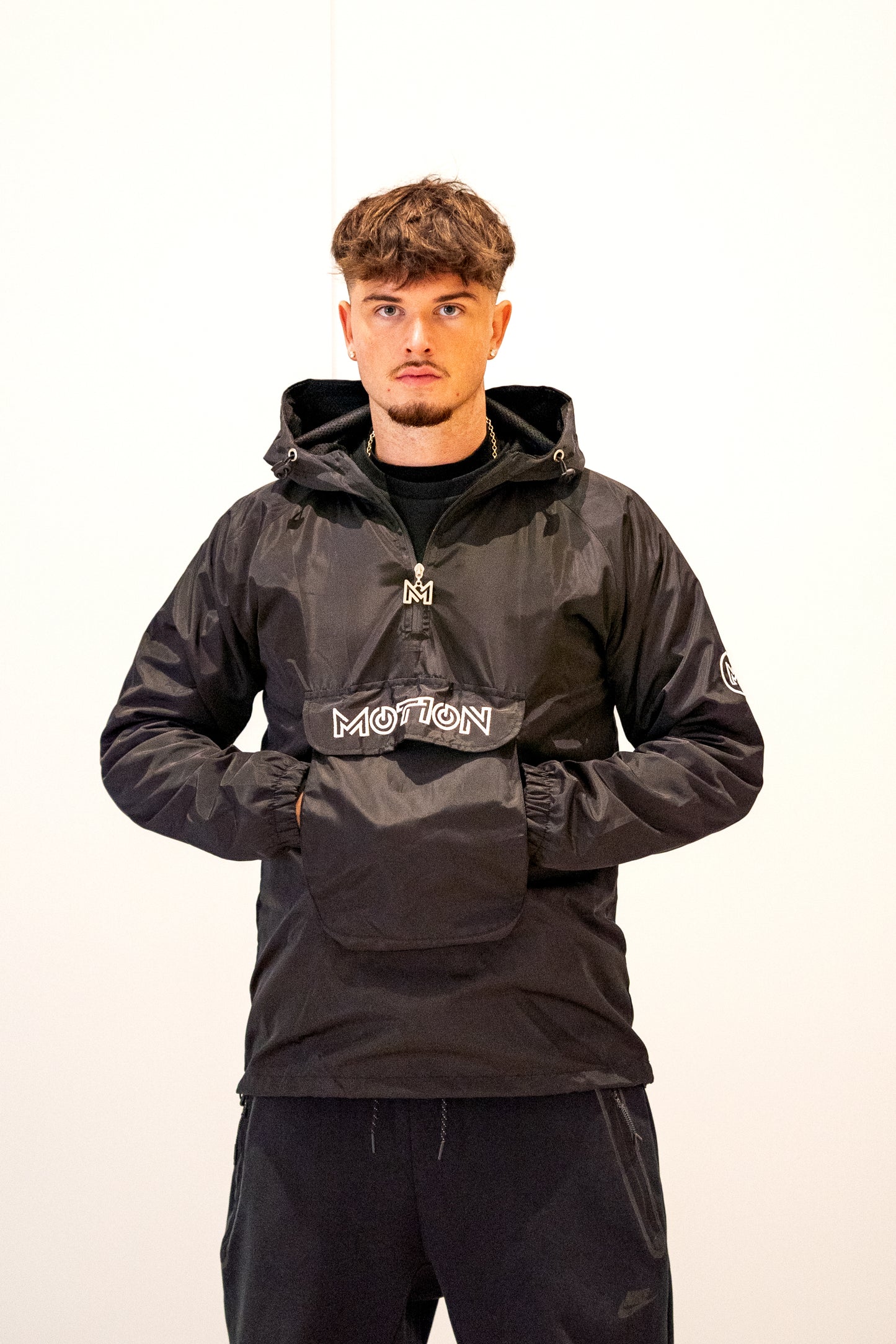 Motion Overhead Windbreaker