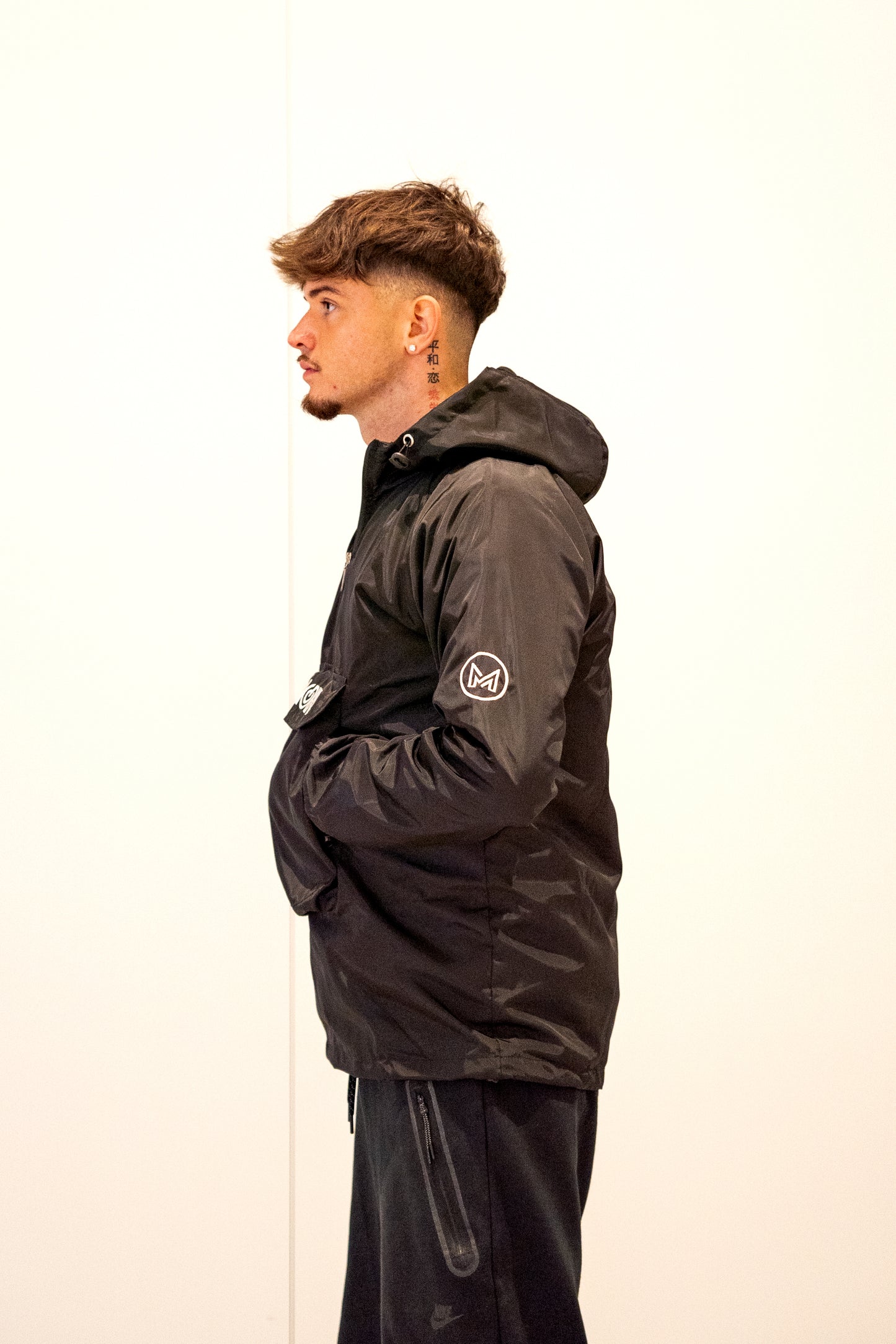 Motion Overhead Windbreaker