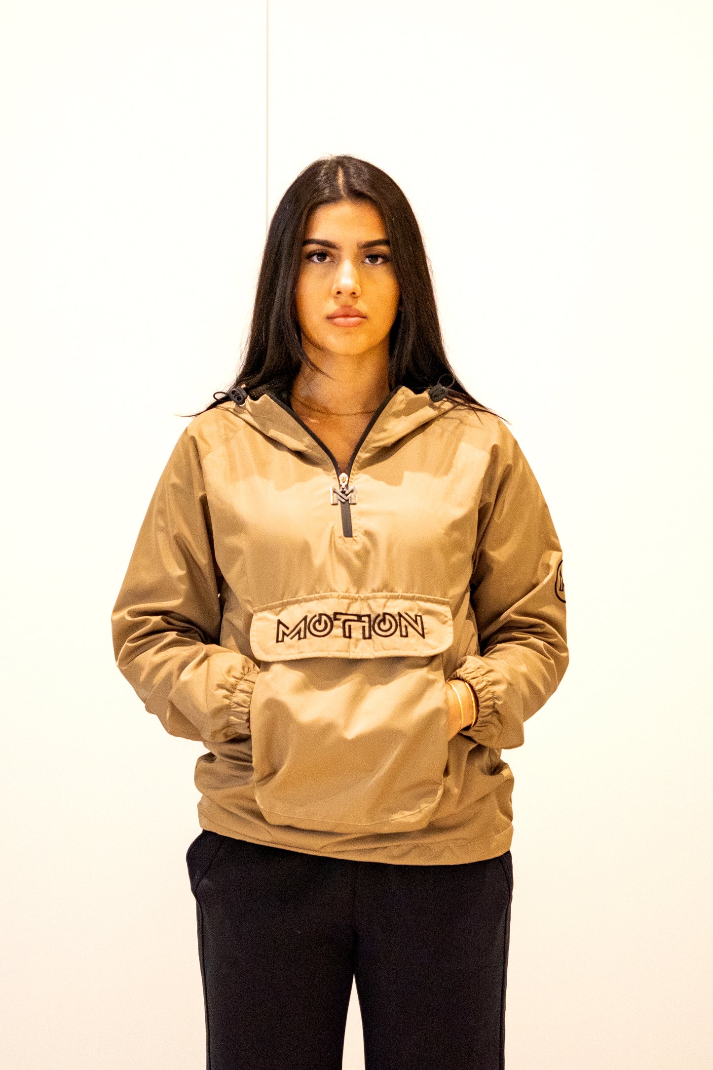 Motion Overhead Windbreaker