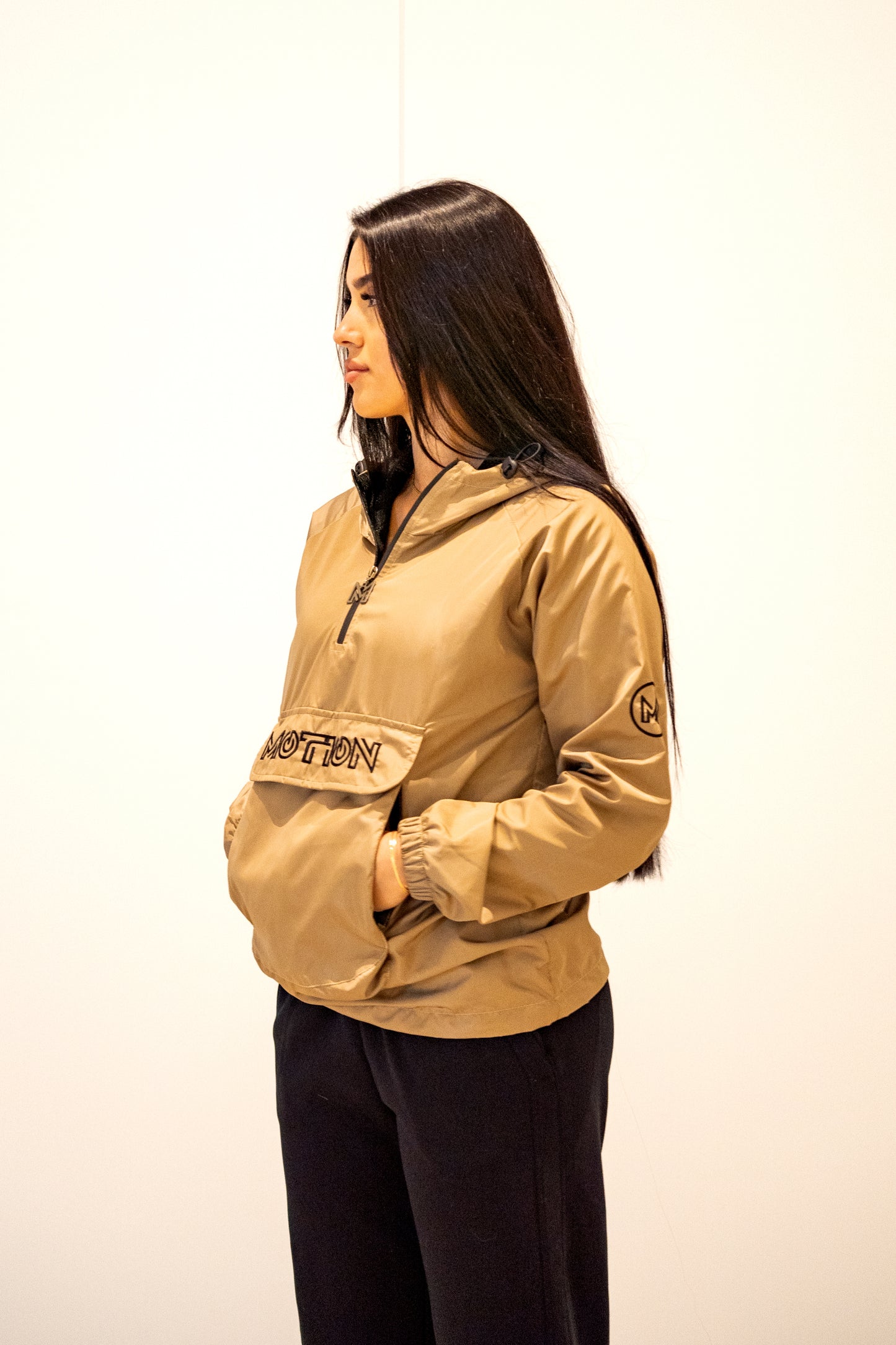 Motion Overhead Windbreaker