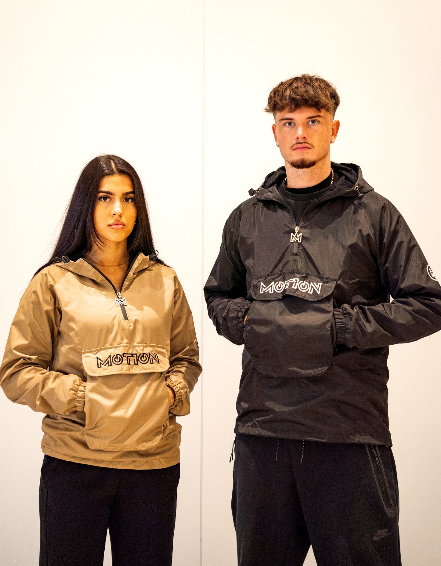 Motion Overhead Windbreaker